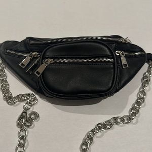 PU leather Fanny park w/ chain